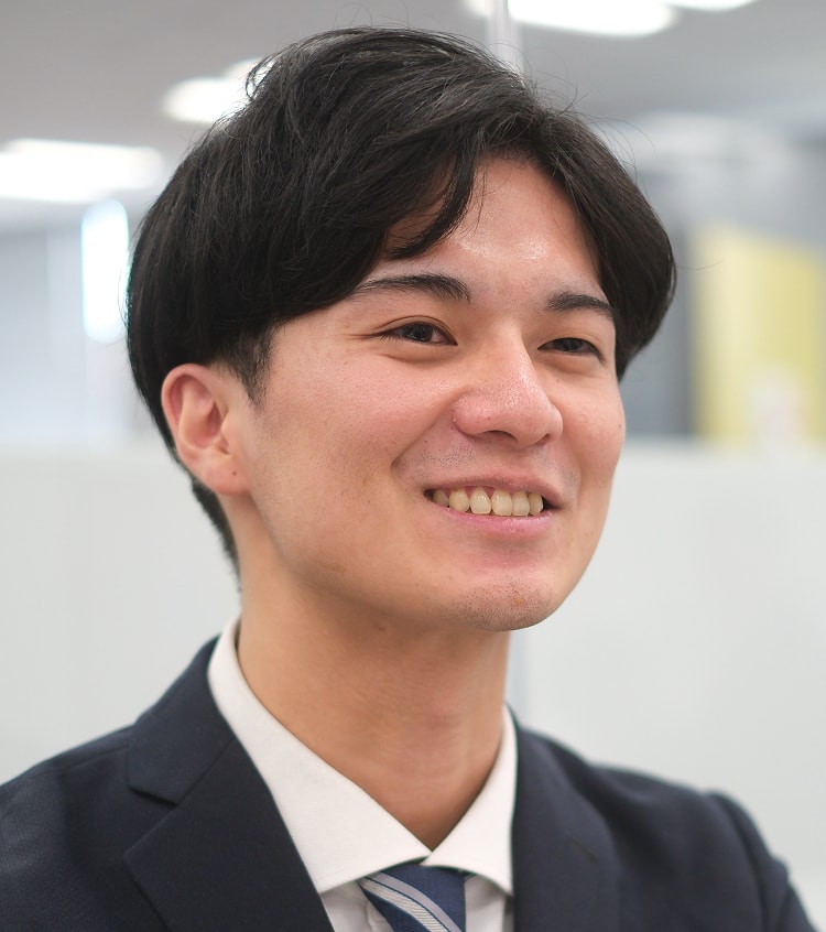 社員の藤田涼雅の写真