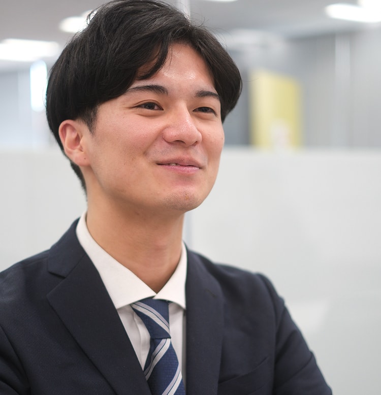社員の藤田涼雅の写真