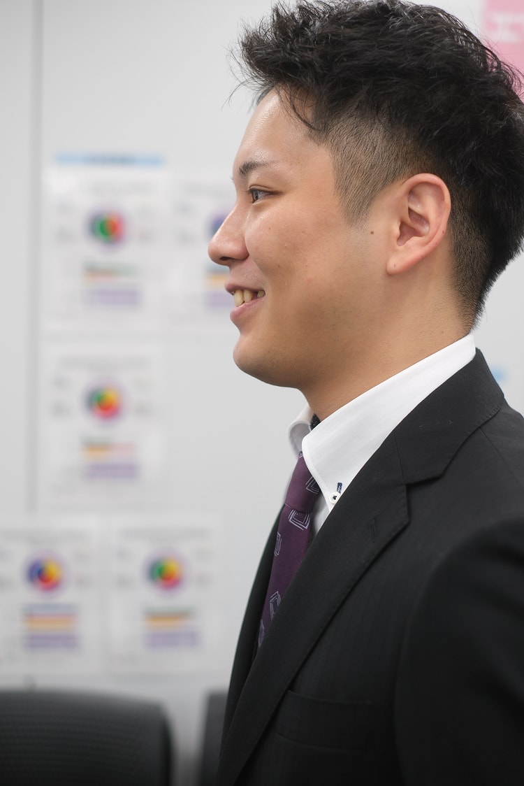 社員の石松康希の写真